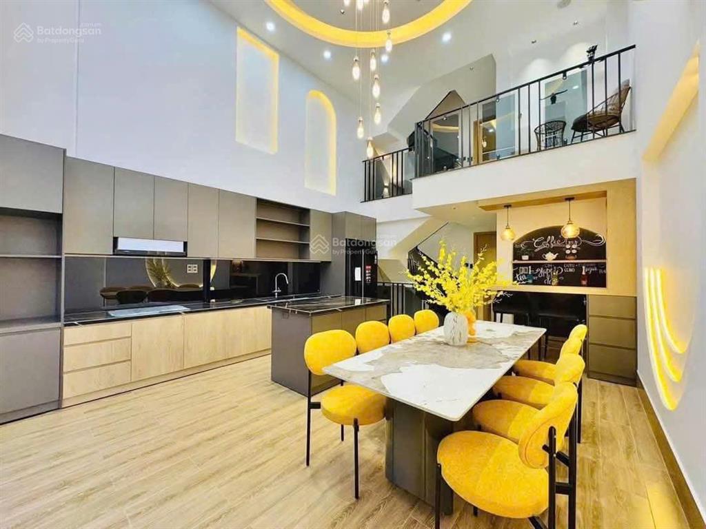 Cần tiền bán gấp căn minh phụng, p.10, quận 11. giá 2tỷ890.hẻm 6m ôtô đang cho thuê 18 triệu/tháng