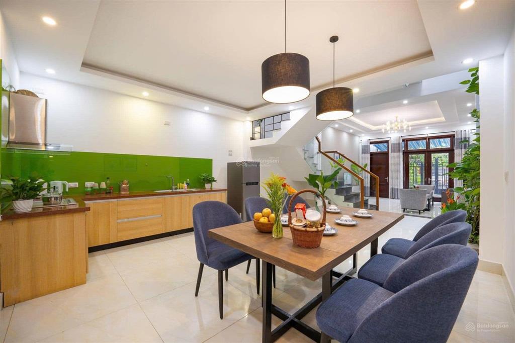 Bán gấp nhà mặt phố ngô thì sĩ, 33 tỷ, 102m2, 4pn, 3 tầng, mặt tiền 5m bao đẹp