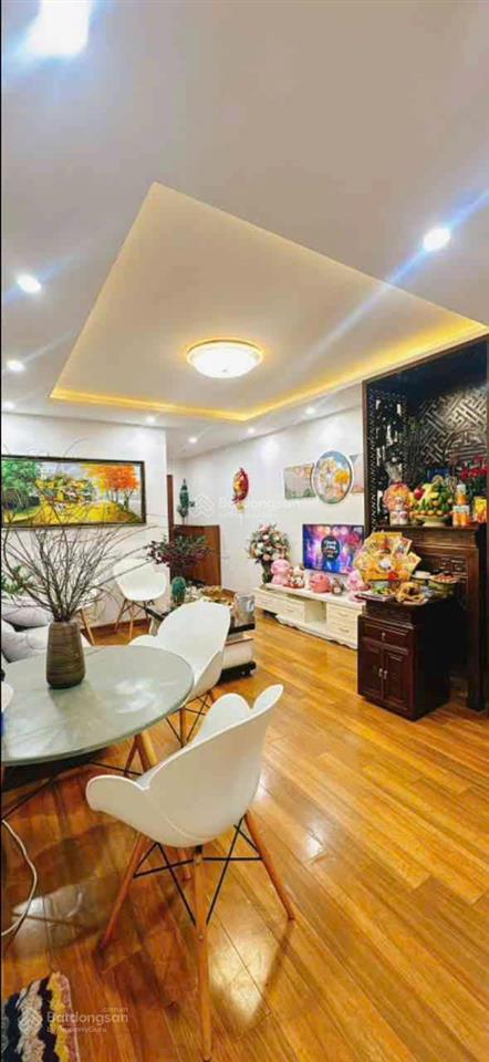 Chủ cần bán gấp căn cc sdu 143 trần phú hà đông. 2n, 2wc, 1 ban công tặng full nội thất xịn sò.