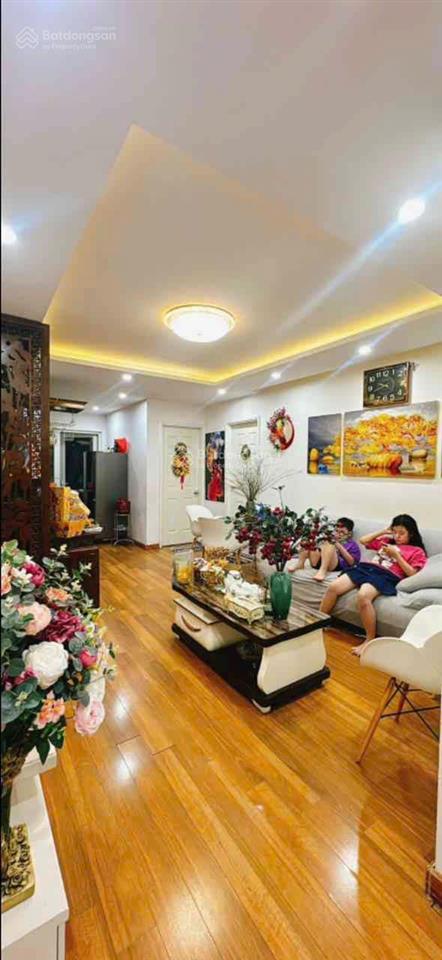 Chủ cần bán gấp căn cc sdu 143 trần phú hà đông. 2n, 2wc, 1 ban công tặng full nội thất xịn sò.