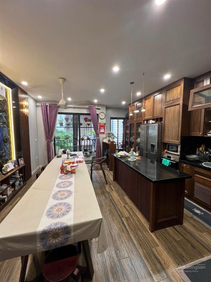 Nhà 5 tầng 60m2 lô góc  pháo đài láng  vị trí cực đẹp.