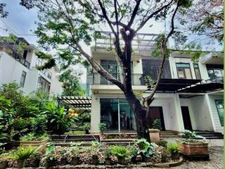 Bán bt anh đào 10, diện tích 260m2 xd 352m2, hướng tn giá 100 tỷ  0987 788 ***