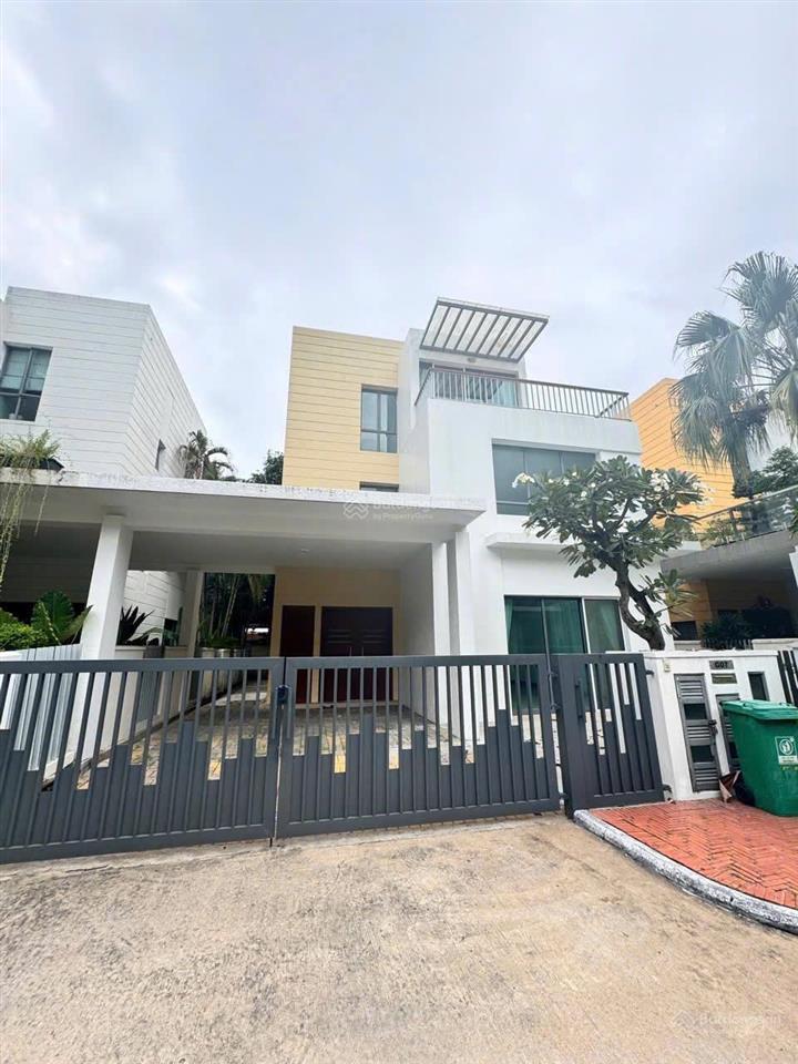 Cần tiền bán gấp villa rẻ đẹp nhất compound riviera  13,5x21m, 300m2, 3 lầu 5pn 5wc. 108 tỷ tl
