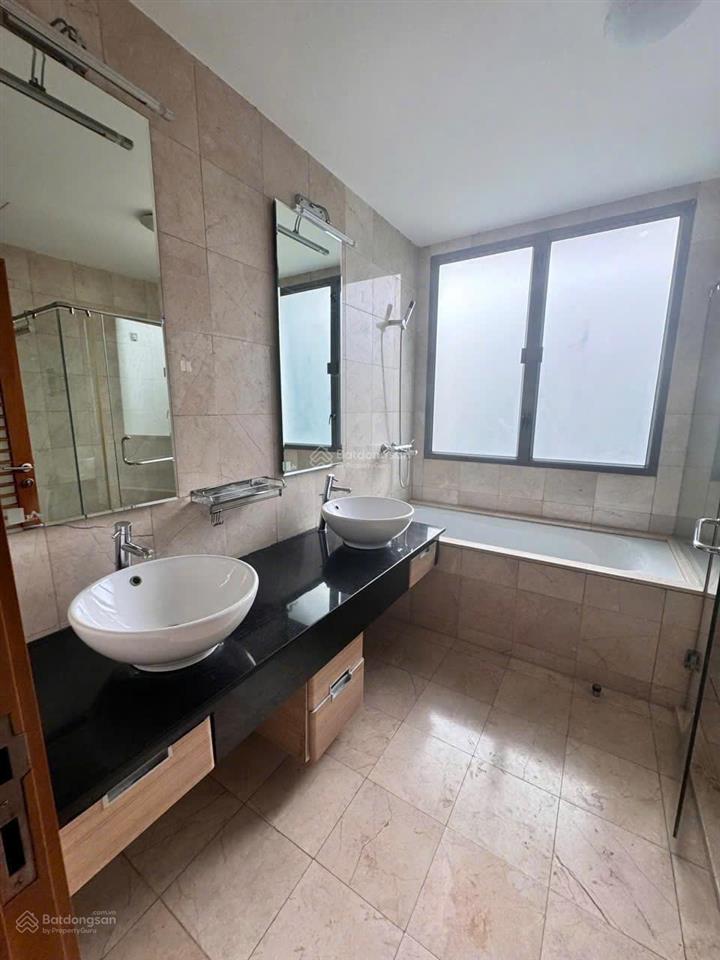 Cần tiền bán gấp villa rẻ đẹp nhất compound riviera  13,5x21m, 300m2, 3 lầu 5pn 5wc. 108 tỷ tl