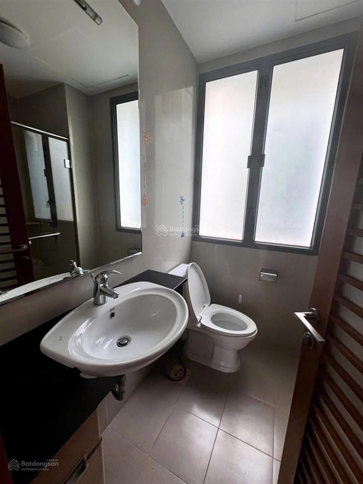 Cần tiền bán gấp villa rẻ đẹp nhất compound riviera  13,5x21m, 300m2, 3 lầu 5pn 5wc. 108 tỷ tl