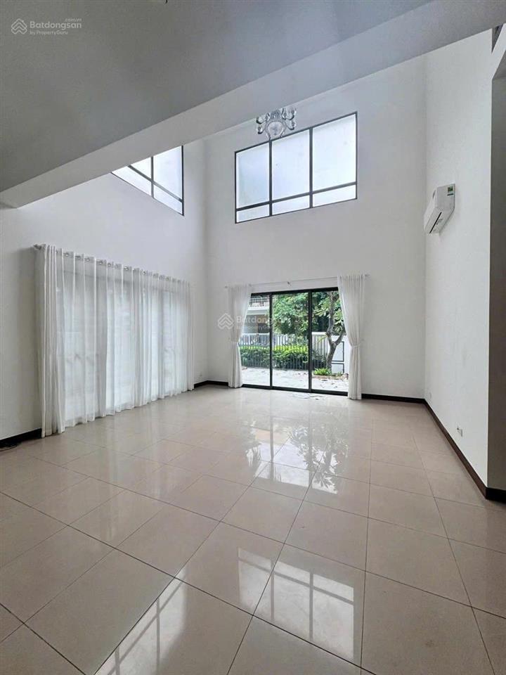 Cần tiền bán gấp villa rẻ đẹp nhất compound riviera  13,5x21m, 300m2, 3 lầu 5pn 5wc. 108 tỷ tl