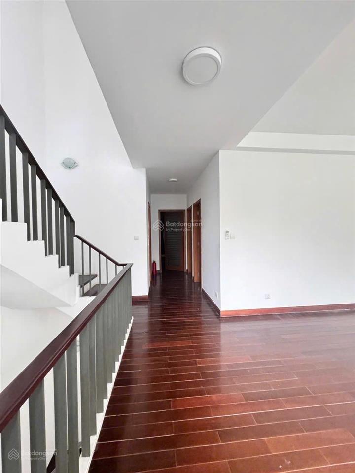 Cần tiền bán gấp villa rẻ đẹp nhất compound riviera  13,5x21m, 300m2, 3 lầu 5pn 5wc. 108 tỷ tl