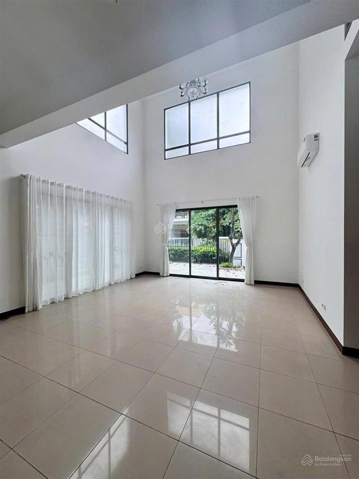 Cần tiền bán gấp villa rẻ đẹp nhất compound riviera  13,5x21m, 300m2, 3 lầu 5pn 5wc. 108 tỷ tl