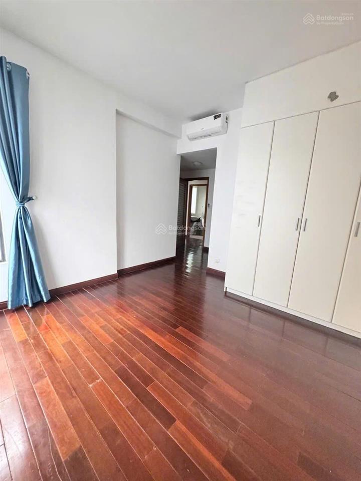 Cần tiền bán gấp villa rẻ đẹp nhất compound riviera  13,5x21m, 300m2, 3 lầu 5pn 5wc. 108 tỷ tl