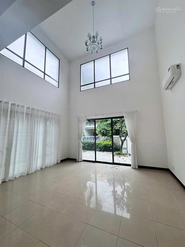 Cần tiền bán gấp villa rẻ đẹp nhất compound riviera  13,5x21m, 300m2, 3 lầu 5pn 5wc. 108 tỷ tl