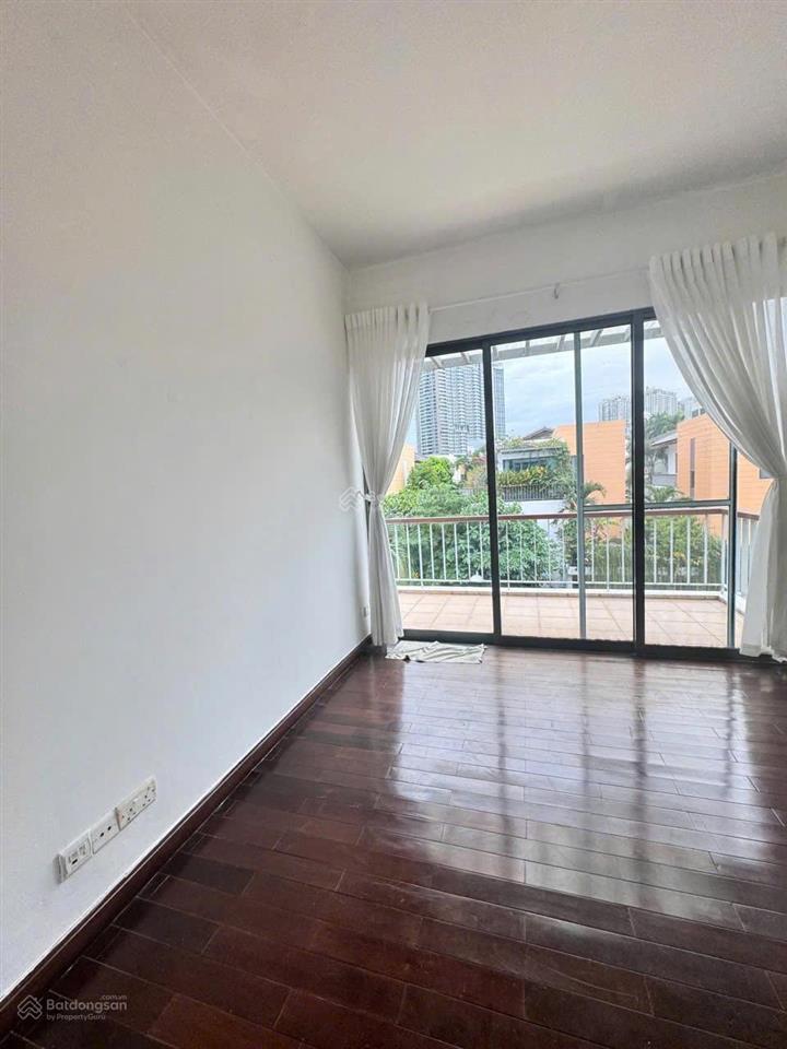 Cần tiền bán gấp villa rẻ đẹp nhất compound riviera  13,5x21m, 300m2, 3 lầu 5pn 5wc. 108 tỷ tl