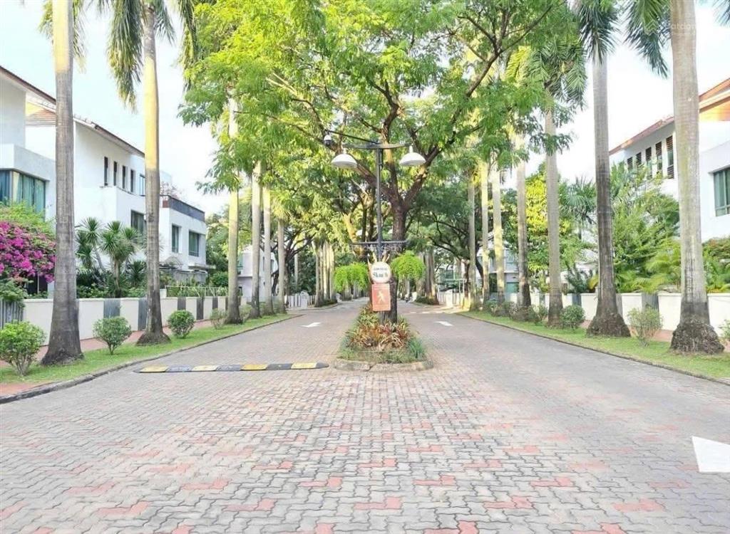 Cần tiền bán gấp villa rẻ đẹp nhất compound riviera  13,5x21m, 300m2, 3 lầu 5pn 5wc. 108 tỷ tl