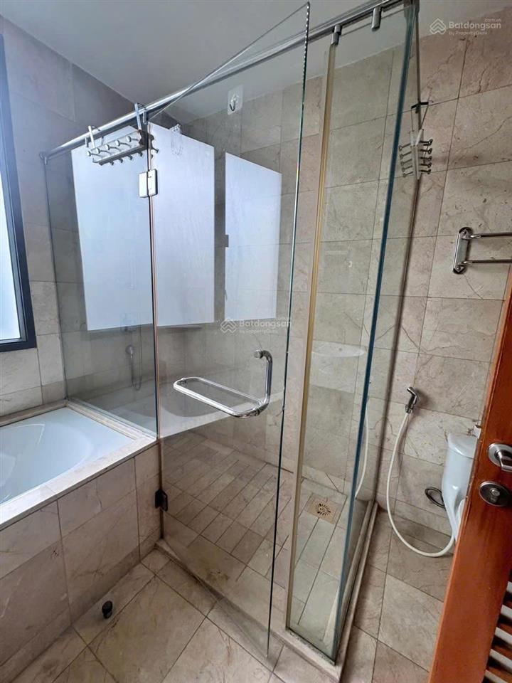 Cần tiền bán gấp villa rẻ đẹp nhất compound riviera  13,5x21m, 300m2, 3 lầu 5pn 5wc. 108 tỷ tl