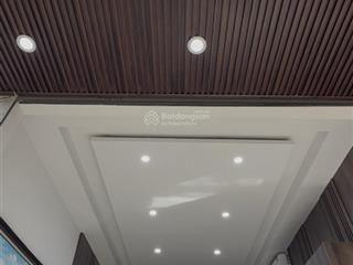 Bán nhà trần khát chân, 6 tầng thang máy, ngõ thông 20m ra ô tô tránh, vài phút lên hồ, 36m2 9.9 tỷ