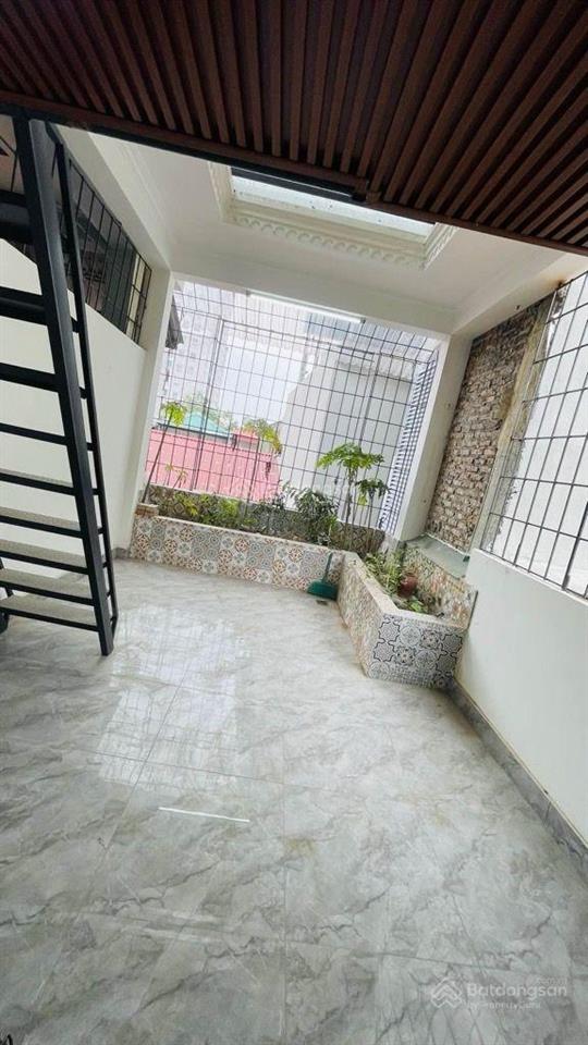 Phố vương thừa vũ dt45m xây 5 tầng kbt chắc chắn. 2 mặt ngõ siêu thoáng
