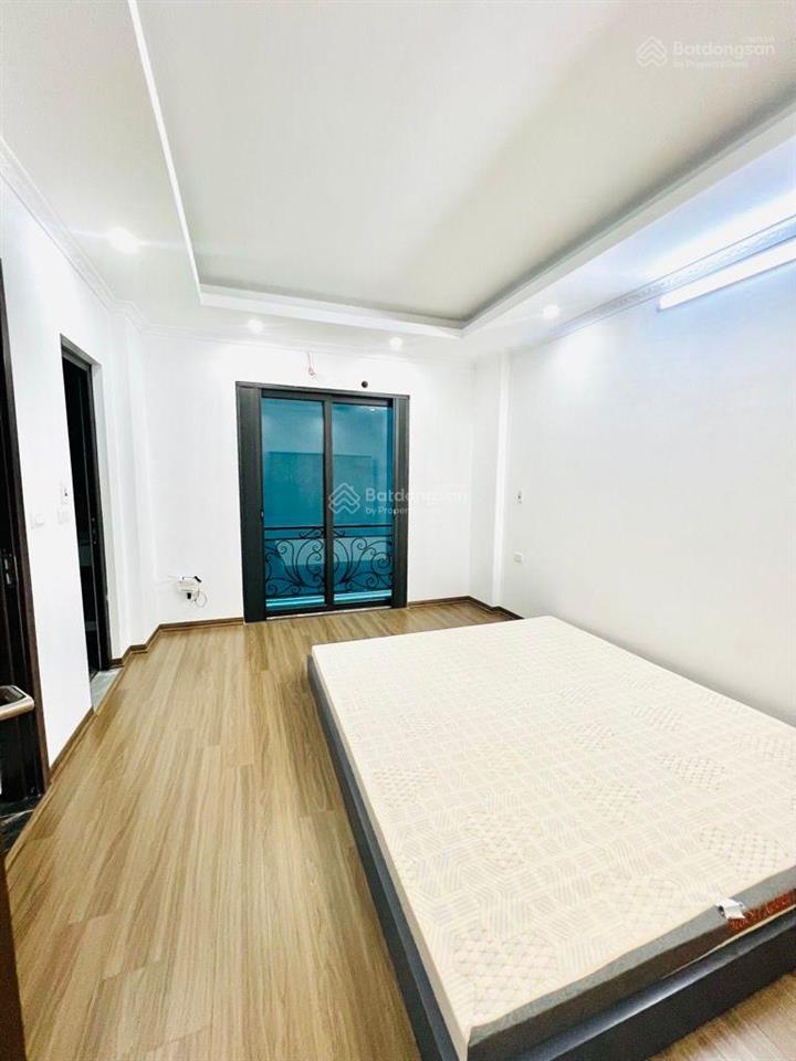 Phố tôn đức thắng. dt30m xây 5 tầng, 3 ngủ. nhà mới xây  sân để xe riêng  ngõ nông gần phố.