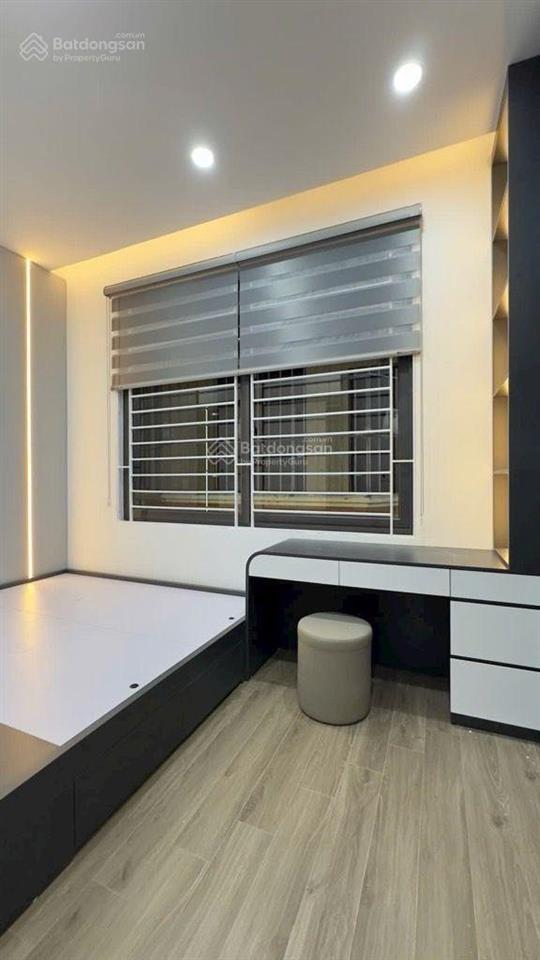 Phố tôn đức thắng. dt30m xây 5 tầng, 3 ngủ. nhà mới xây  sân để xe riêng  ngõ nông gần phố.