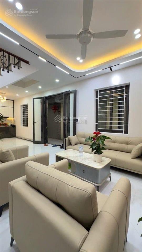 Phố tôn đức thắng. dt30m xây 5 tầng, 3 ngủ. nhà mới xây  sân để xe riêng  ngõ nông gần phố.