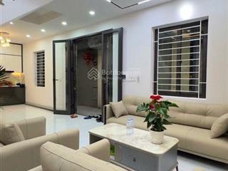 Phố tôn đức thắng. dt30m xây 5 tầng, 3 ngủ. nhà mới xây  sân để xe riêng  ngõ nông gần phố.