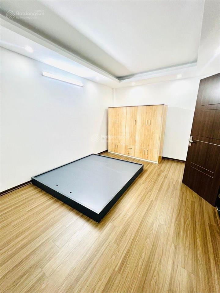 Phố tôn đức thắng. dt30m xây 5 tầng, 3 ngủ. nhà mới xây  sân để xe riêng  ngõ nông gần phố.