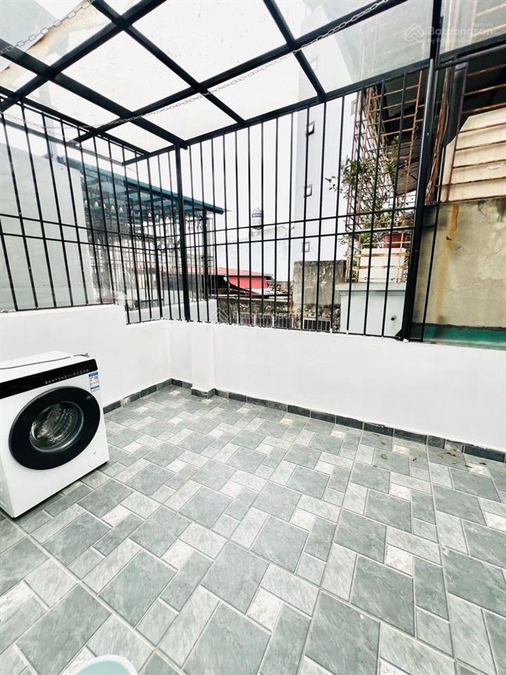 Phố tôn đức thắng. dt30m xây 5 tầng, 3 ngủ. nhà mới xây  sân để xe riêng  ngõ nông gần phố.