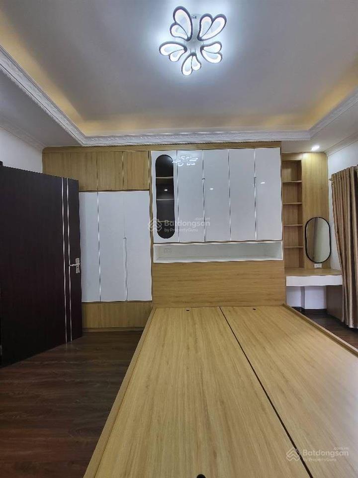 Phố kim ngưuhbtô tô đỗ cửa lô gócdt30m dân xây 5 tầng kbt, tk 3 phòng ngủ đủ công năng