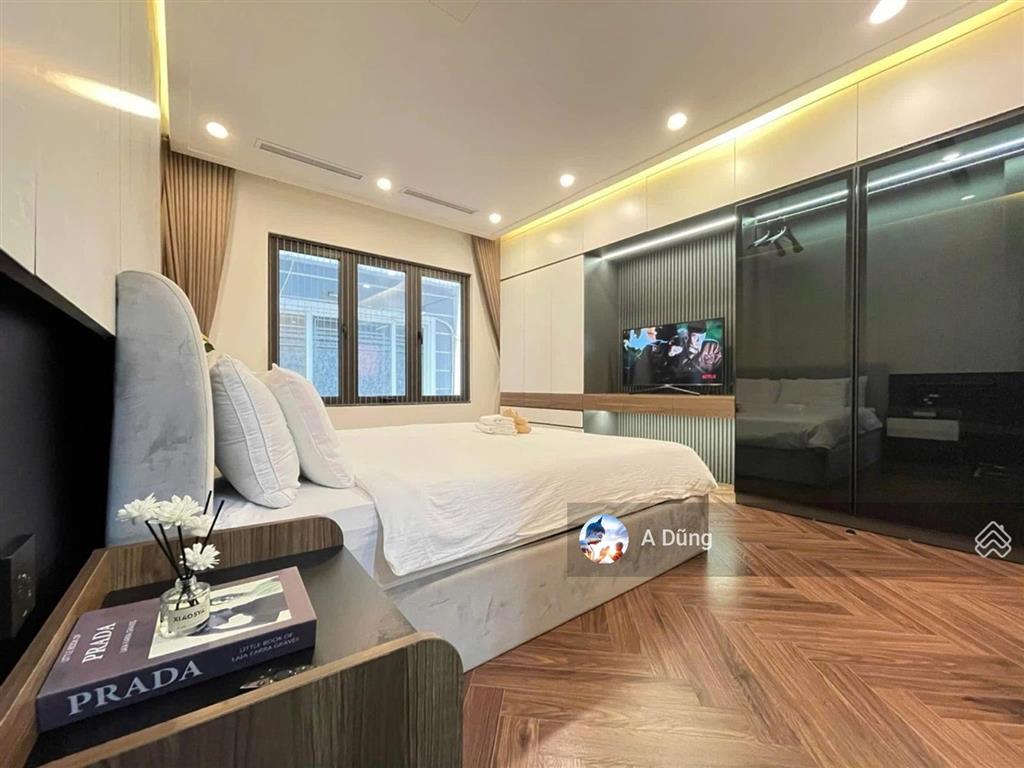 Phố bạch maiô tô lùi cửadân xây còn như mới dt35m6tầng kbt chắc chắn tặng full nội thất
