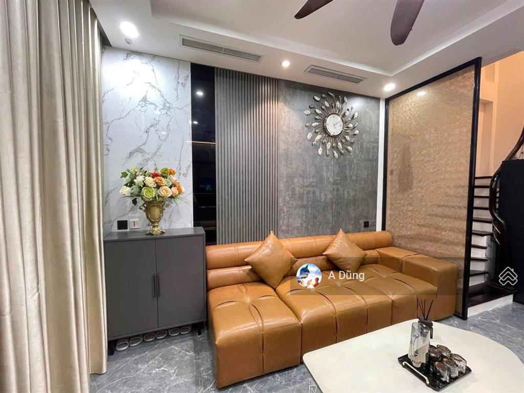 Phố bạch maiô tô lùi cửadân xây còn như mới dt35m6tầng kbt chắc chắn tặng full nội thất