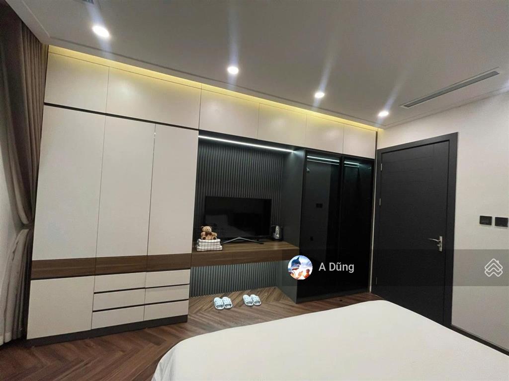 Phố bạch maiô tô lùi cửadân xây còn như mới dt35m6tầng kbt chắc chắn tặng full nội thất