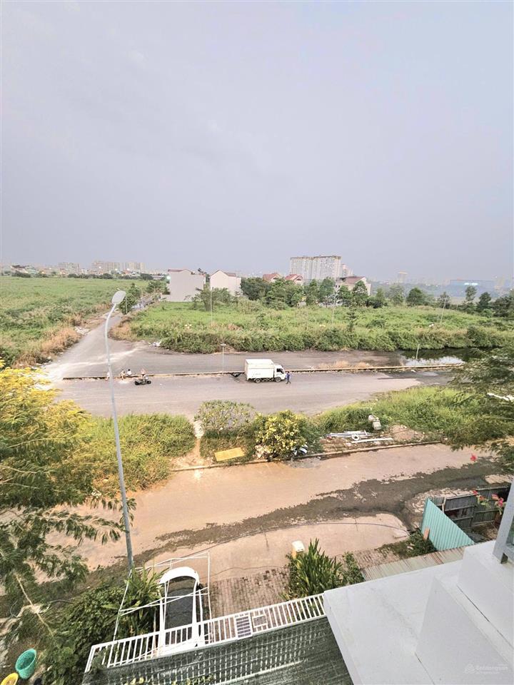 Gấp bán, biệt thự mới khu vip intresco 4 tầng 7pn chính chủ 1 đời, kế nguyễn văn linh ql50, khu đh