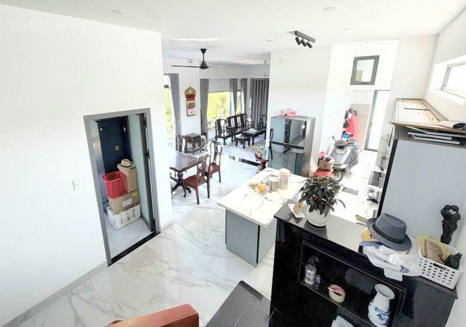 Hơn 8tỷ có biệt thự sân vườn đẹp rạng ngời dt 400m2, đường đoàn nguyễn tuấn, 2km ra ql1a