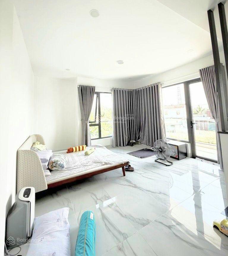 Hơn 8tỷ có biệt thự sân vườn đẹp rạng ngời dt 400m2, đường đoàn nguyễn tuấn, 2km ra ql1a