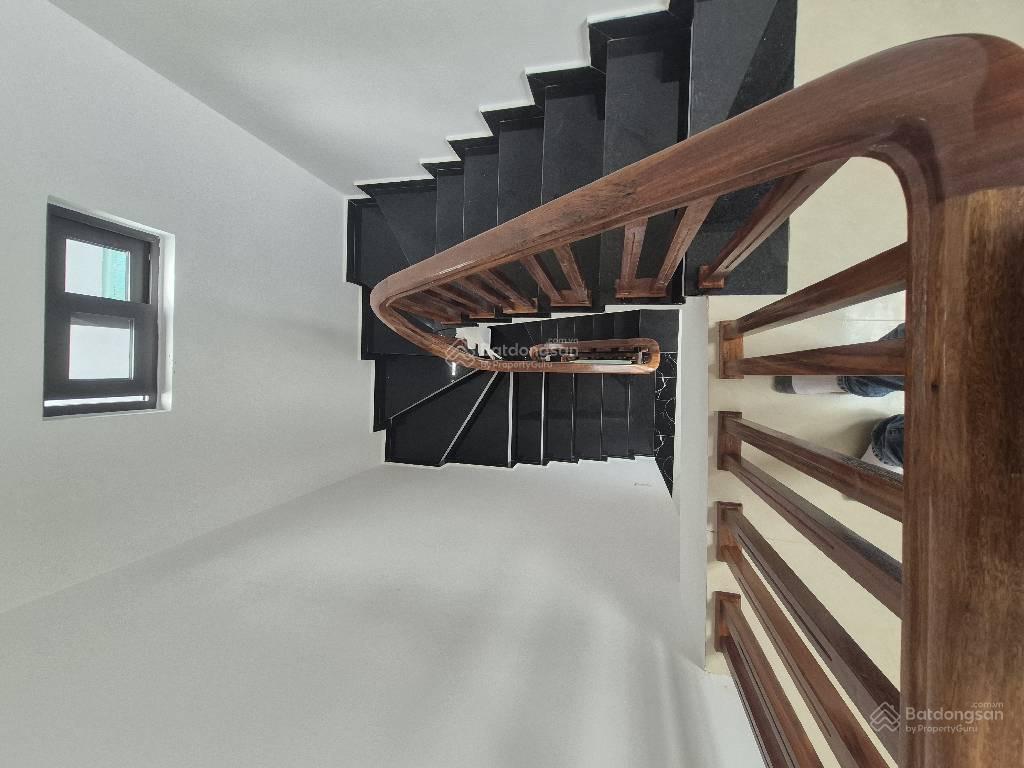 Chính chủ gửi bán nhà thườn tín dt50m2 giá 4 tỷ ô tô đỏ cửa vị trí đắc địa lý tưởng dân cư đông