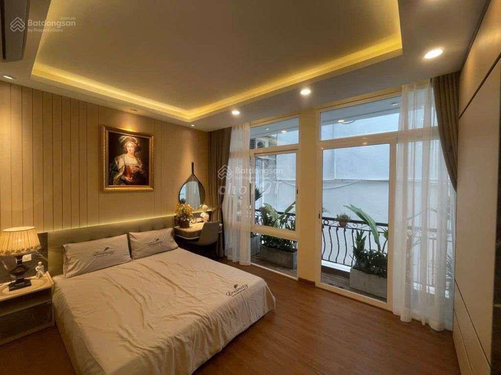 Bán nhà đẹp ngã tư sở, 68m2, 2 mặt thoáng, mặt tiền rộng, phân lô oto tránh, vỉa hè, dân trí cao