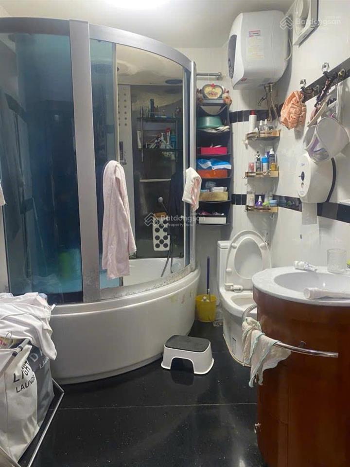 Biệt thự phố 3 lầu kdc bình hưng, gần đường số 10, ngay bến xe q8, ô tô vào nhà, 8x18, 5p, 5wc