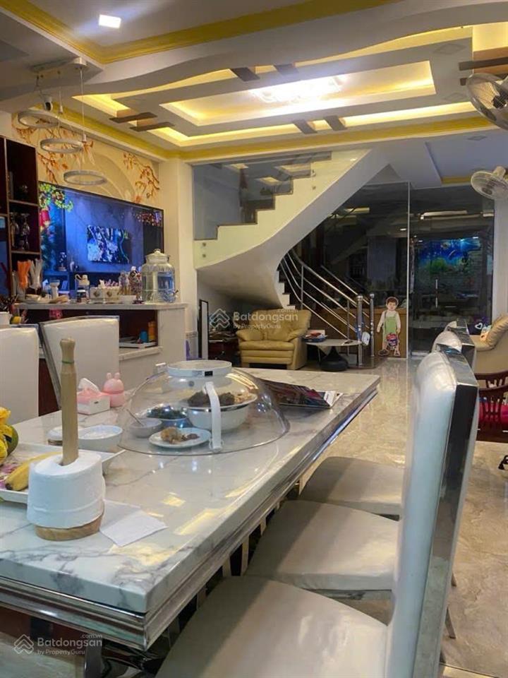 Biệt thự phố 3 lầu kdc bình hưng, gần đường số 10, ngay bến xe q8, ô tô vào nhà, 8x18, 5p, 5wc