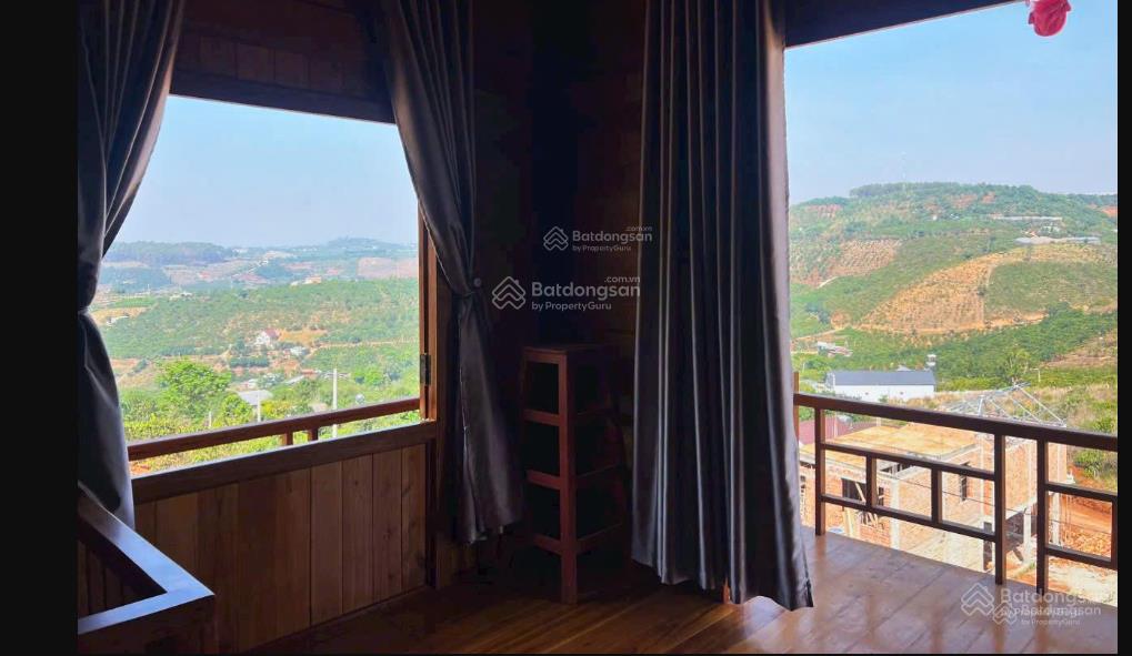Bán nhà gỗ 1 trệt 1 lầu ven đà lạt, 135m², 2 mặt tiền chỉ 1,35 tỷ