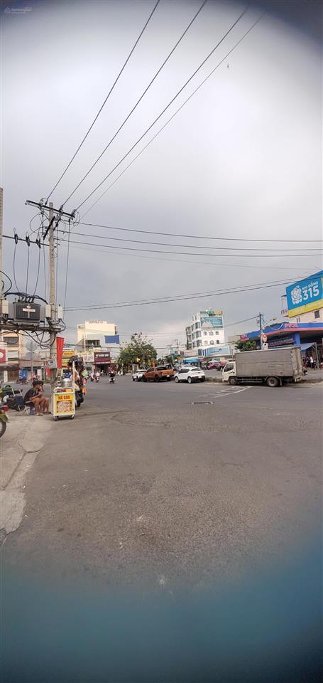 Mặt tiền kinh doanh đỉnh ngang 4.5m  lê văn việt cách chợ tăng nhơn phú 70 chỉ 6. tỷ