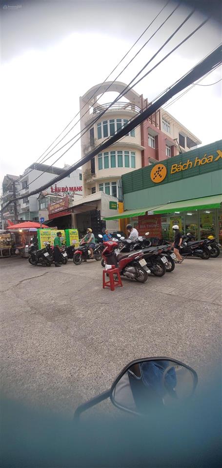 Mặt tiền kinh doanh đỉnh ngang 4.5m  lê văn việt cách chợ tăng nhơn phú 70 chỉ 6. tỷ