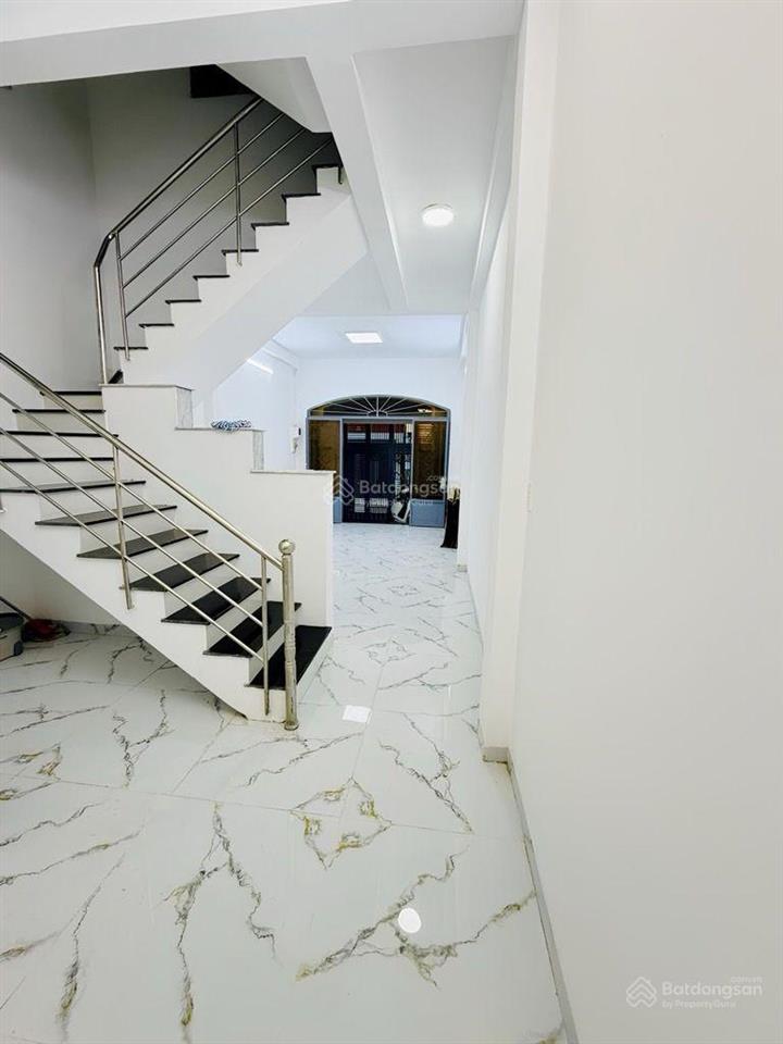 Mặt tiền kd đường nhựa 8m thông tô hiệu  hoà bình  luỹ bán bích gần đầm sen  3 tầng hoàn công đủ