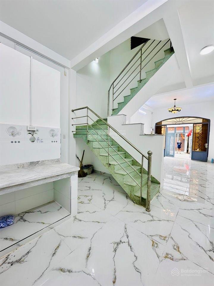 Mặt tiền kd đường nhựa 8m thông tô hiệu  hoà bình  luỹ bán bích gần đầm sen  3 tầng hoàn công đủ