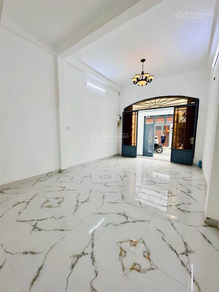 Mặt tiền kd đường nhựa 8m thông tô hiệu  hoà bình  luỹ bán bích gần đầm sen  3 tầng hoàn công đủ