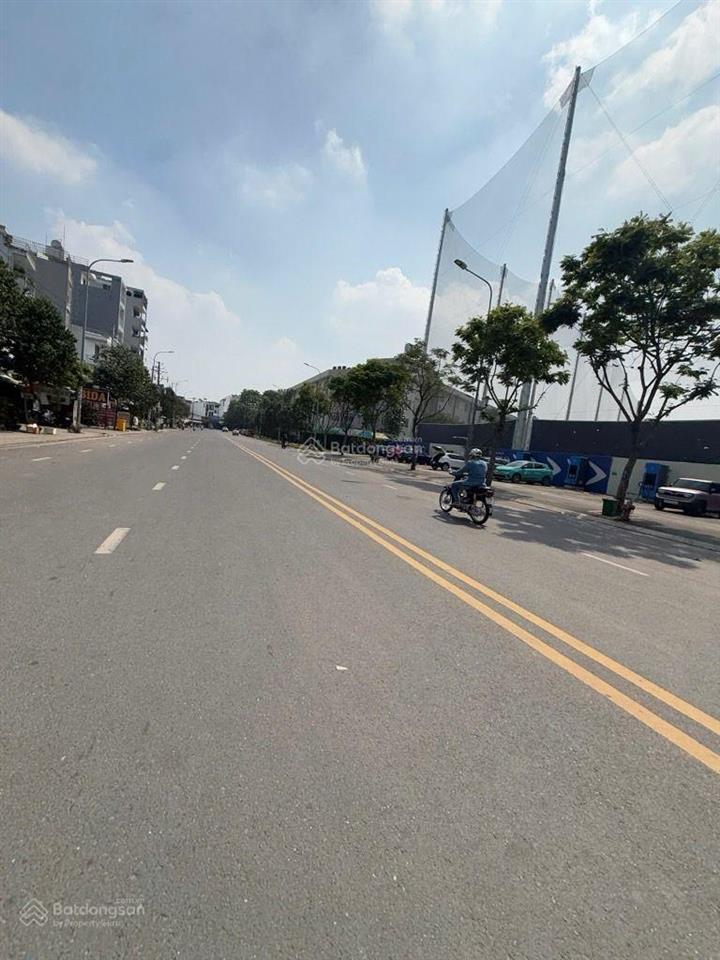 Ngay chợ sơn kỳ, aeon mall tân phú  đường 12m có lề  vừa ở vừa kinh doanh (4x15m) 3 tầng hc đủ