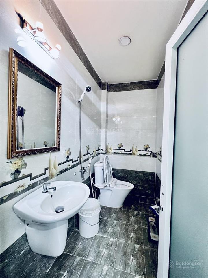 Mặt tiền kd đường 10m thông ô tô vào nhà gần chợ tân hương, aeon mall tân phú  5 tầng hoàn công đủ