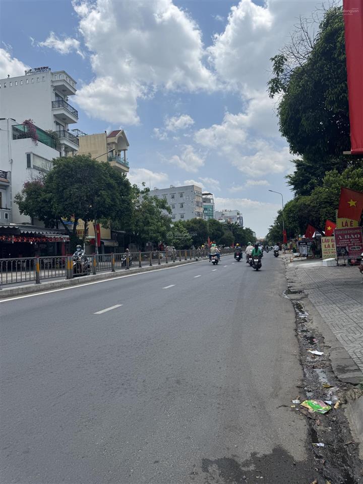 Bán nhà 3 tầng ngay lê trọng tấn  đường 12m có lề  gần đại học công thương & aeon mall tân phú