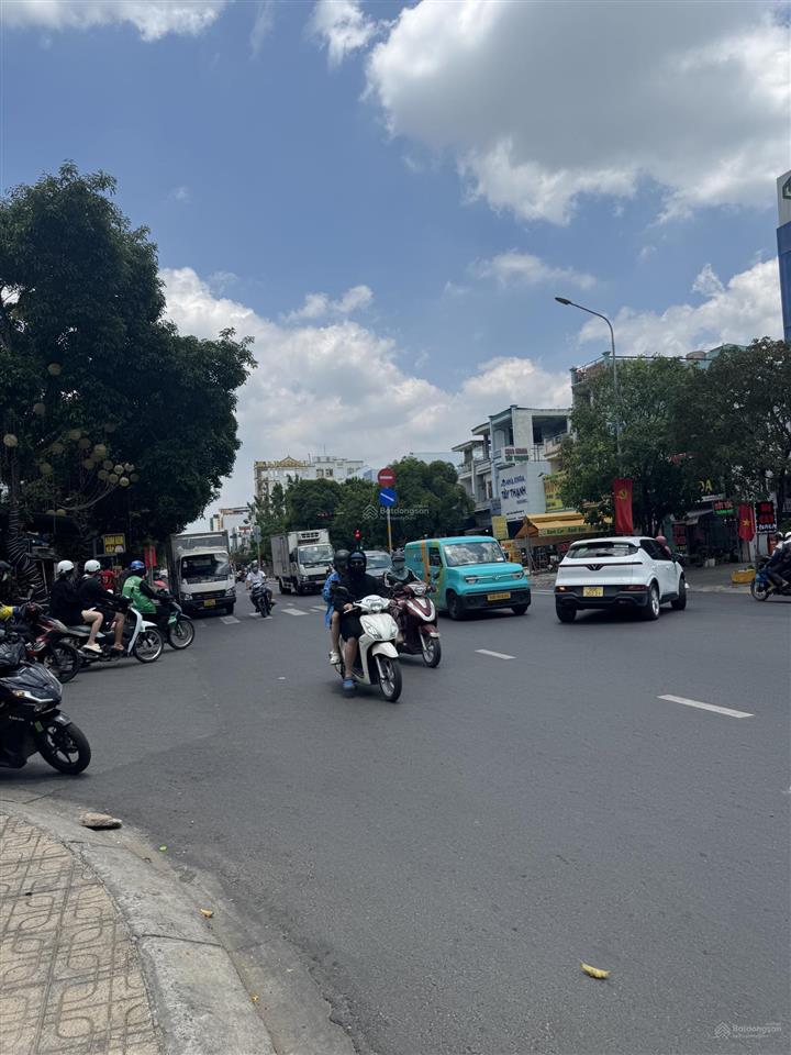 Bán nhà 3 tầng ngay lê trọng tấn  đường 12m có lề  gần đại học công thương & aeon mall tân phú