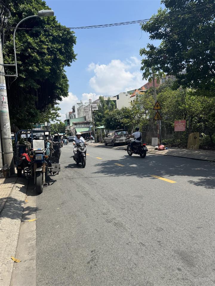 Tân phú giáp tân bình mặt tiền đường 16m  4 tầng kinh doanh ngay tân sơn nhì nguyễn thế truyện