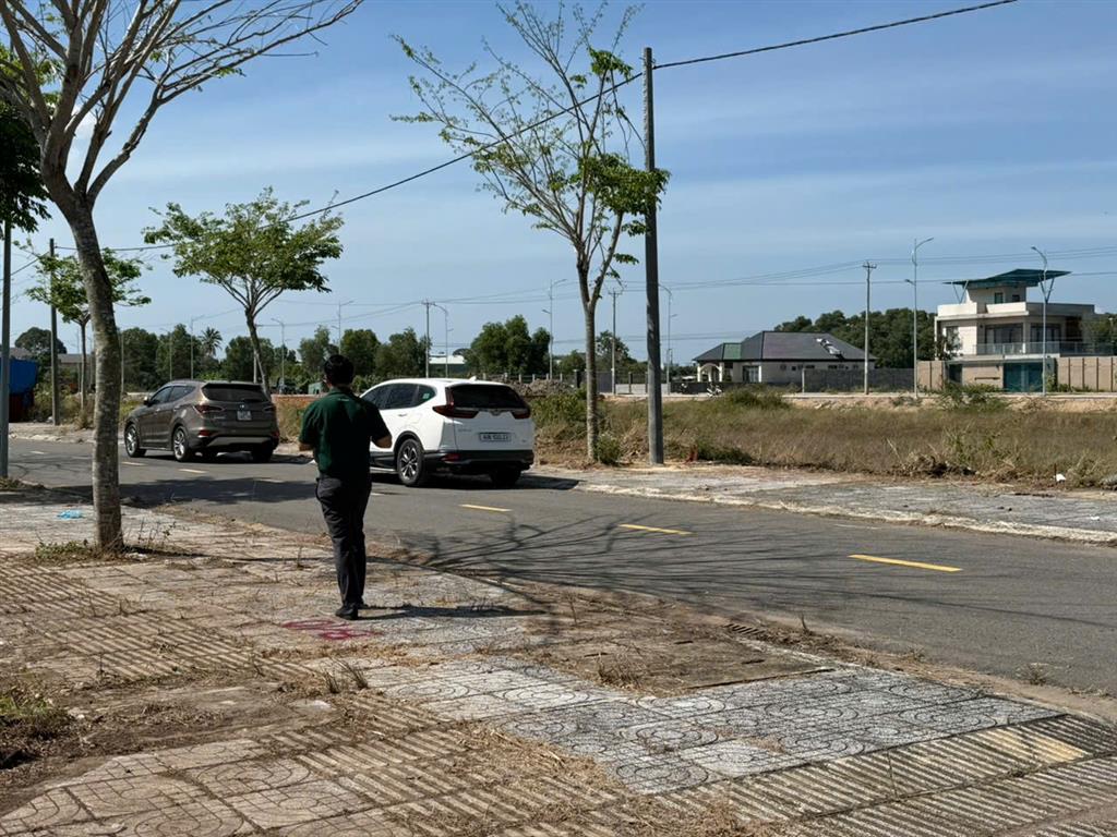 Đất thổ cư góc 2mt 10x27m phường tam long. giá chỉ 2,8 tỷ  đường hl2 đi vào 30m