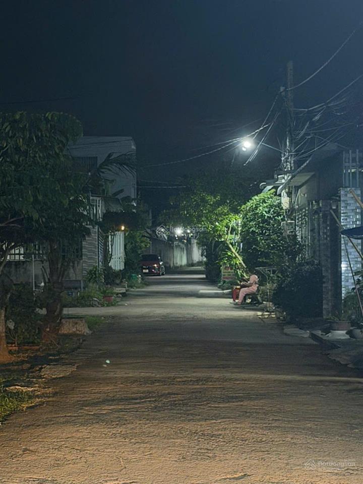 1 lô 5x24m=120m2 có 80m2 tc* giá 1 tỷ. bao thuế phí sang tên + gpxd + đồng hồ điện nước