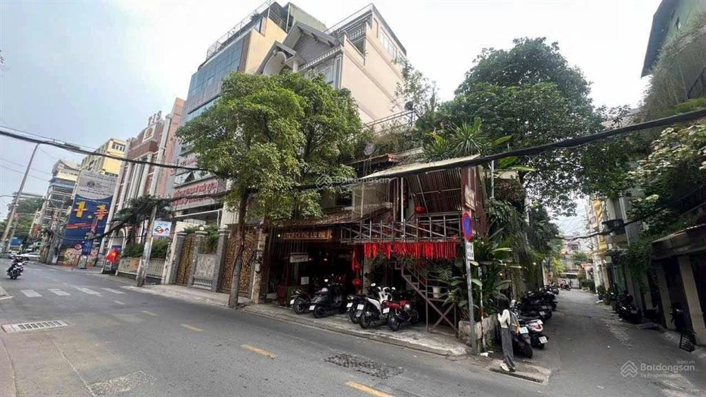 Bán nhà mặt tiền hồ biểu chánh, phú nhuận 6.5x22m nở hậu 8m  cn 160m2  3 tầng  24 tỷ